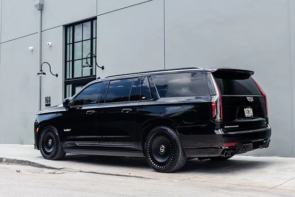 Фото дисков Brixton Forged LX16 Черный сатин на Cadillac Escalade V