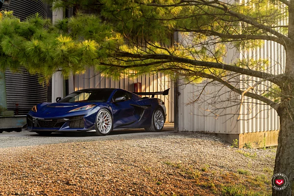 Фото дисков Vossen GEN-03 Глянцевый лак на Chevrolet Corvette C8