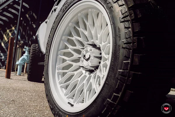 Фото дисков Vossen GNX-02 Белый глянец на GMC Hummer EV