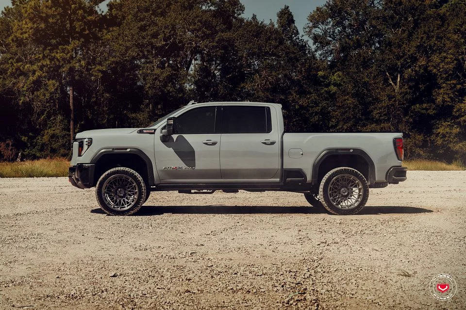 Vossen LCX-03 / GMC Sierra IV