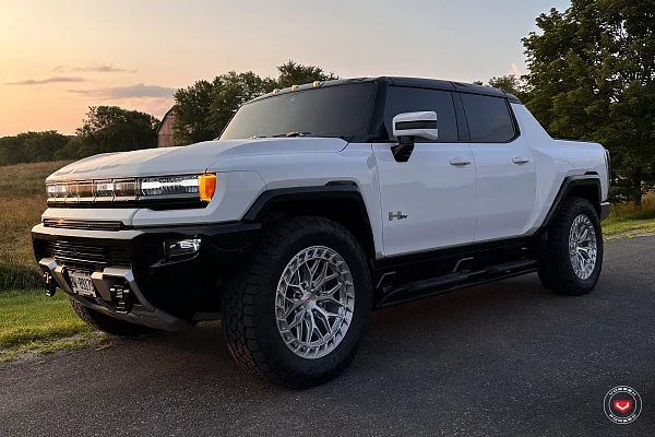 Фото дисков Vossen LC3-01T Глянцевый лак на GMC Hummer EV