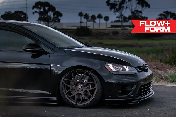 Фото дисков HRE FF01 Сатиновая темная бронза на Volkswagen Golf VII