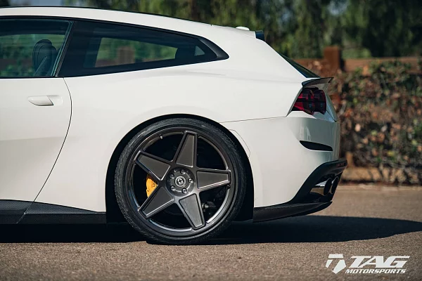 Фото дисков HRE 505M Глянцевый темный лак на Ferrari California