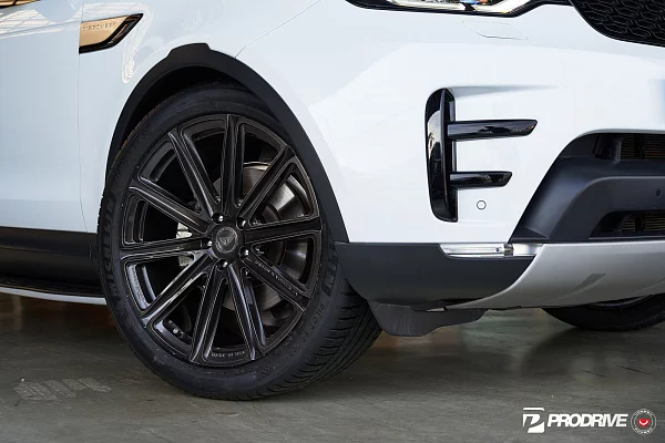 Фото дисков Vossen UV-2 Глянцевый темный лак на Land Rover Discovery V