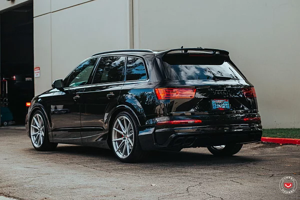 Фото дисков Vossen EVO-2R Глянцевый лак на Audi Q7 (4M)