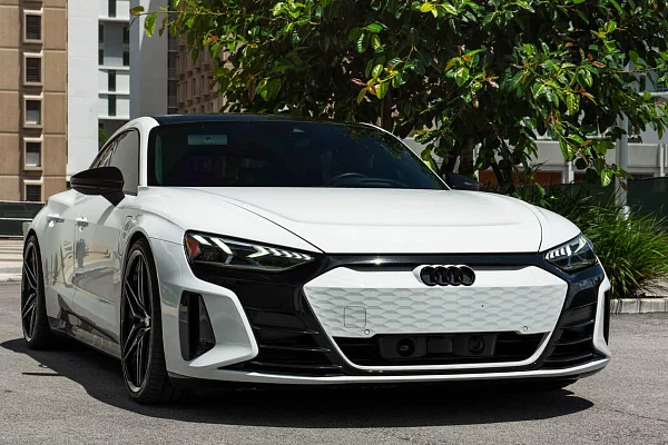 Фото дисков HRE S107SC Черный глянец на Audi E-tron GT