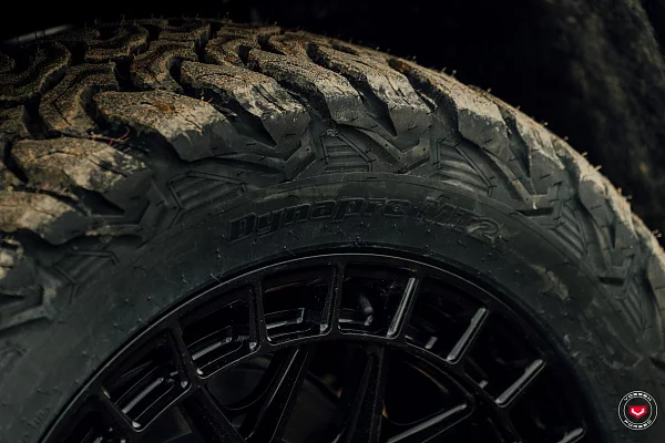Фото дисков Vossen LC3-01 Черный глянец на GMC Hummer EV