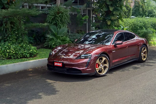 Фото дисков HRE 522M Сатиновое золото на Porsche Taycan I