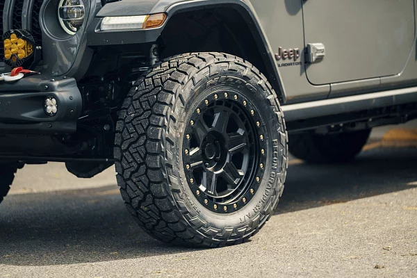 Фото дисков Black Rhino RENO Черный сатин на Jeep Gladiator II (JT)