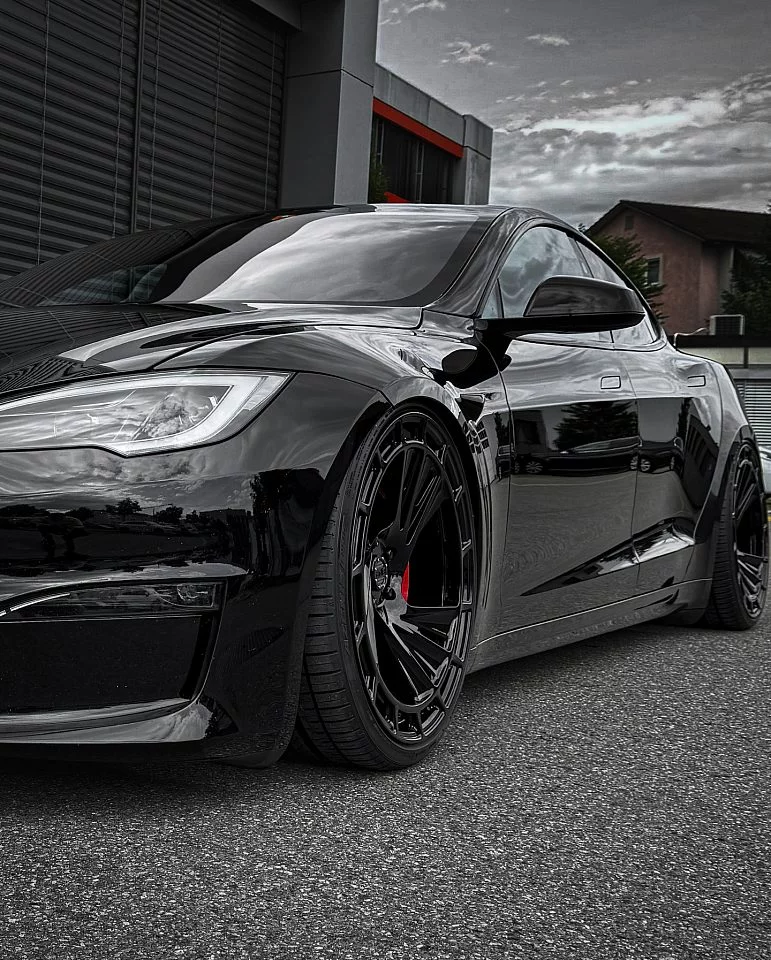 Radi8 R807 / Tesla Model S