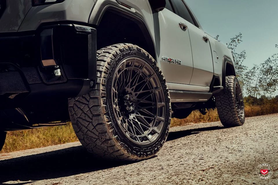 Vossen LCX-03 / GMC Sierra IV