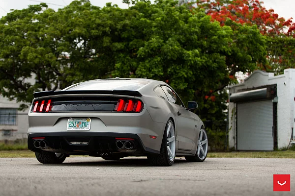 Фото дисков Vossen CV3 Серебро на Ford Mustang VI