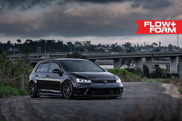 Фото дисков HRE FF01 Сатиновая темная бронза на Volkswagen Golf VII