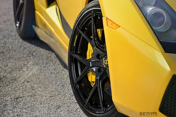 Фото дисков Strasse Wheels SM5R Deep Concave Monoblock Другой цвет на Lamborghini Gallardo
