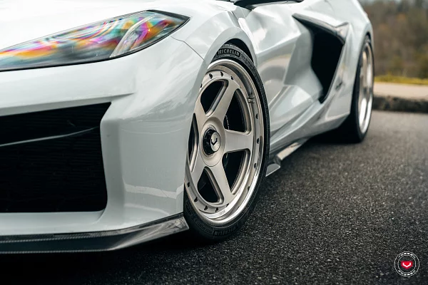 Фото дисков Vossen GEN-01 (3-Piece) Сатиновый лак на Chevrolet Corvette C8