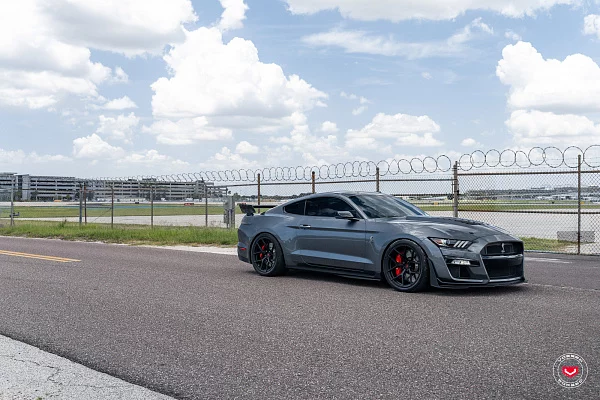 Фото дисков Vossen S21-01 Черный сатин на Ford Mustang VI