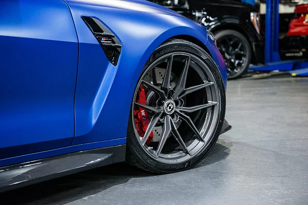 Фото дисков HRE FF21 Глянцевый графит на BMW 4/M4 (G22/G82)