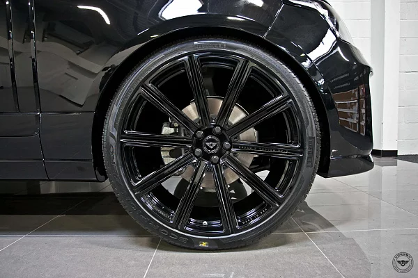 Фото дисков Vossen UV-2 Черный глянец на Range Rover IV