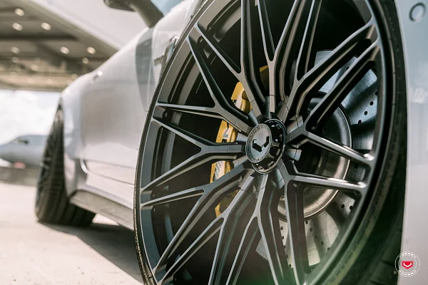 Фото дисков Vossen VPS-4 Черный сатин на Mercedes-Benz AMG GT II