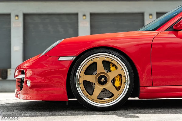 Фото дисков 1886 Wheels S005 Сатиновое золото на Porsche 911 VI