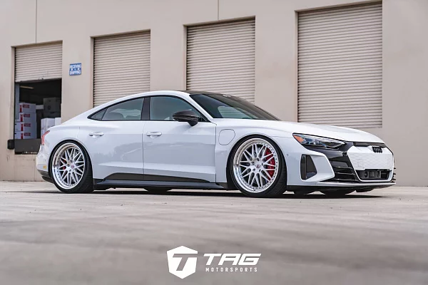 Фото дисков HRE 540C Глянцевый лак на Audi E-tron GT