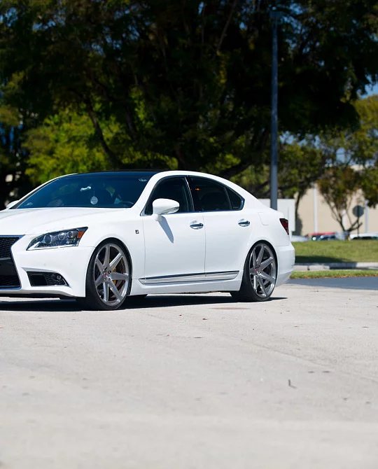 Фото дисков CG-207 Глянцевый лак на Lexus LS IV