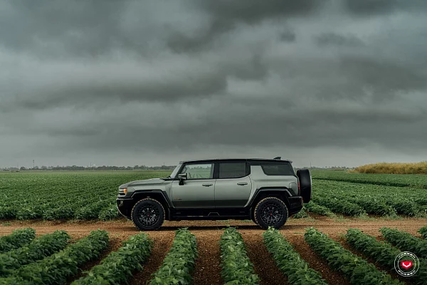 Фото дисков Vossen LC3-01 Черный глянец на GMC Hummer EV