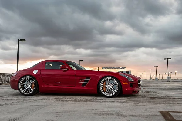 Фото дисков HRE P207 Полированный лак на Mercedes-Benz SLS AMG