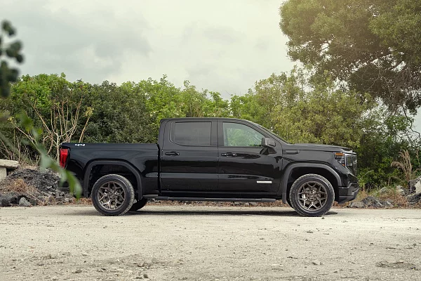 Фото дисков 4PLAY 4P06 Сатиновая бронза на GMC Sierra IV