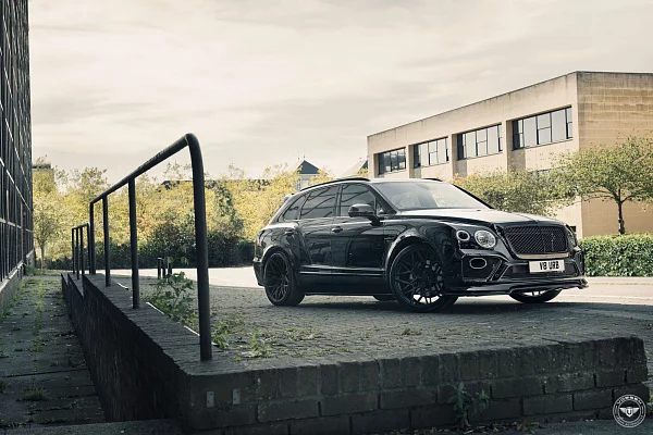 Фото дисков Vossen UV-1 Черный сатин на Bentley Bentayga