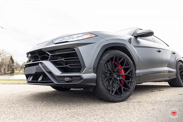 Фото дисков Vossen S17-01 Черный сатин на Lamborghini Urus
