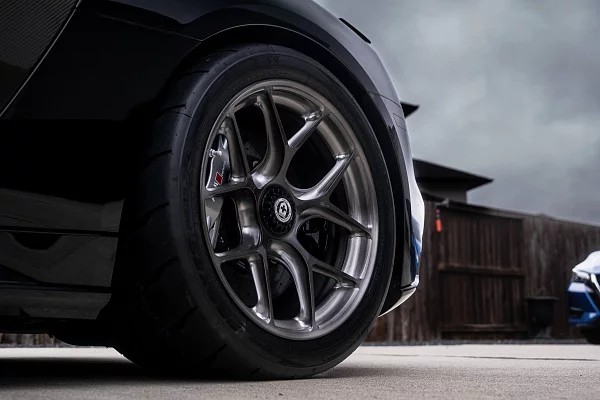 Фото дисков HRE R101 Lightweight Глянцевый темный лак на Audi R8 (4S)