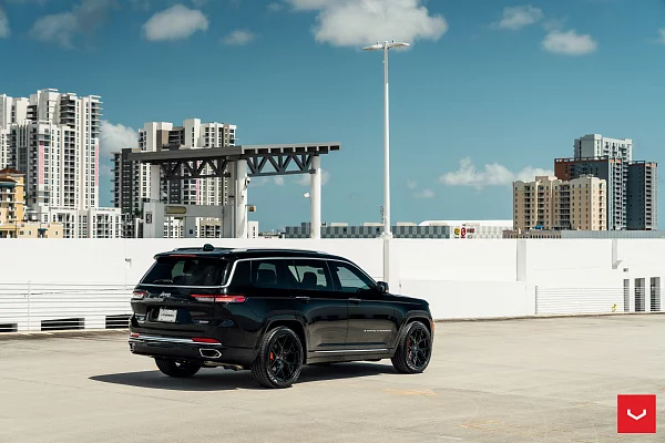 Фото дисков Vossen HF-5 Черный глянец на Jeep Grand Cherokee V
