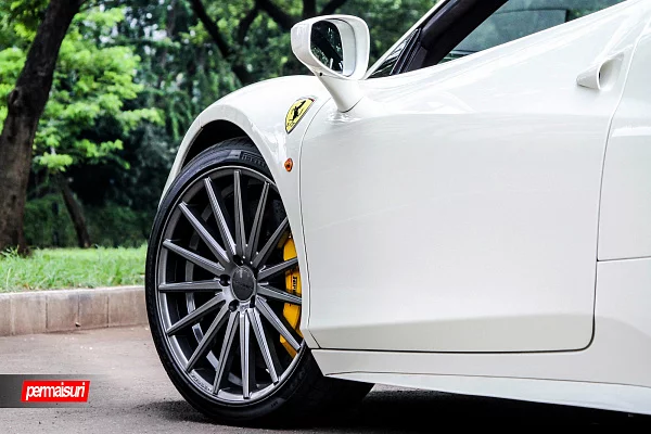 Фото дисков Vossen VFS-2 Глянцевый графит на Ferrari 458