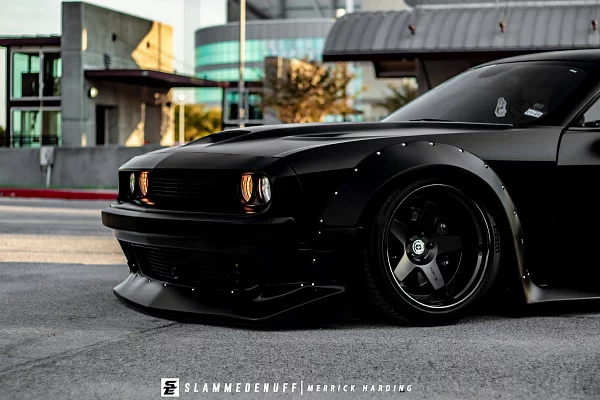 Фото дисков HRE C105 Черный сатин на Dodge Challenger III