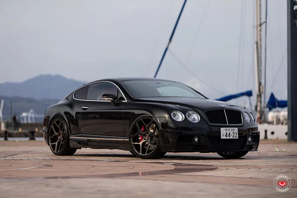 Фото дисков Vossen CG-205 Черный глянец на Bentley Continental GT II