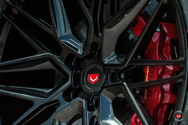 Фото дисков Vossen EVO-5 Черный глянец на Ferrari 488