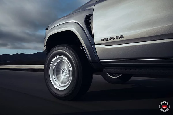 Фото дисков Vossen LCX-01 Глянцевый лак на Ram 1500 V