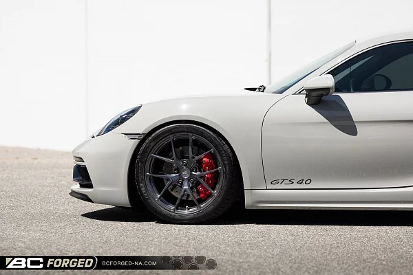 Фото дисков BC Forged RZ25 Глянцевый графит на Porsche Cayman II