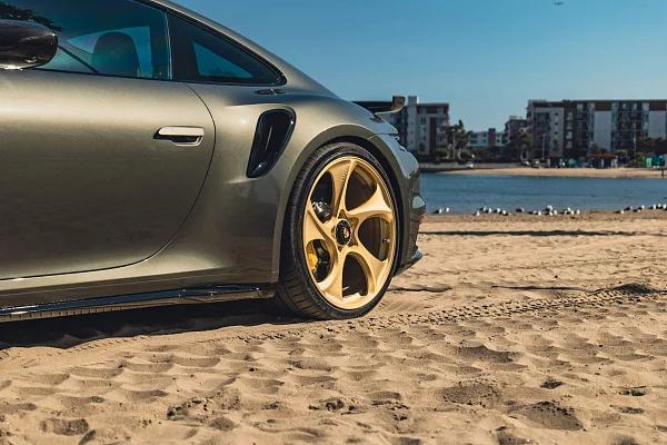 Фото дисков HRE 522M Сатиновое золото на Porsche 911 VIII