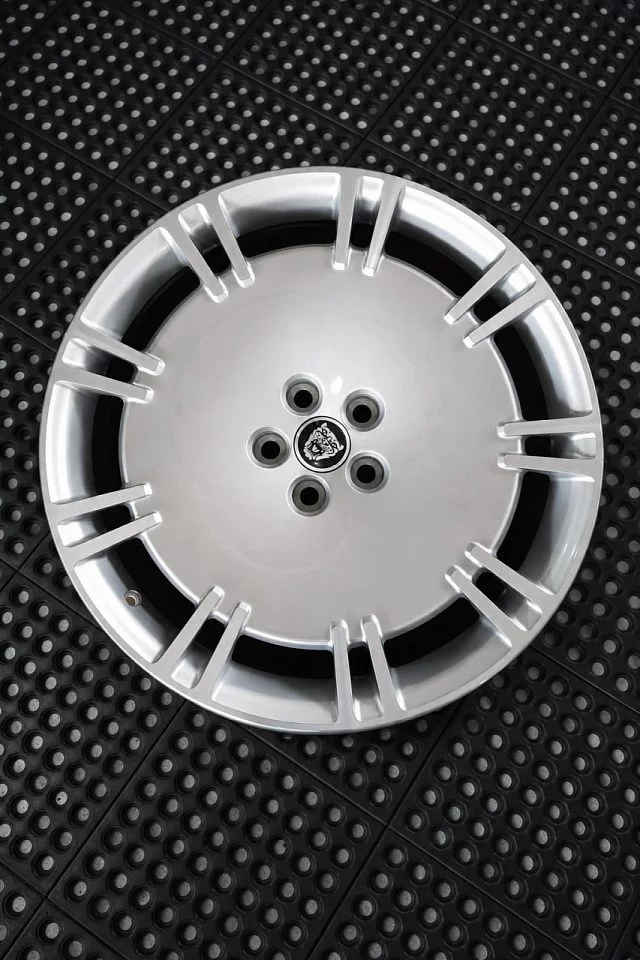20" кованые диски в оригинальном дизайне Amirante