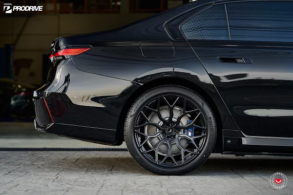Фото дисков Vossen S17-01 Черный глянец на BMW 7 (G11/G12)