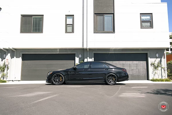 Фото дисков Vossen S17-01 Черный сатин на Mercedes-Benz S-Class (W222, C217)