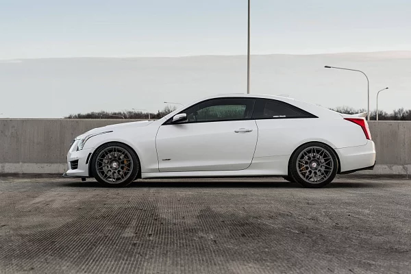 Фото дисков HRE 300M Сатиновый графит на Cadillac ATS