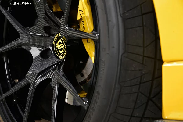 Фото дисков Strasse Wheels SM5R Deep Concave Monoblock Другой цвет на Lamborghini Gallardo