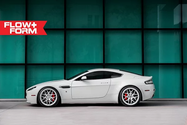 Фото дисков HRE FF01 Серебро на Aston Martin Vantage 3