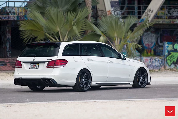 Фото дисков Vossen VFS-5 Глянцевый графит на Mercedes-Benz E-Class (W212, S212, C207)