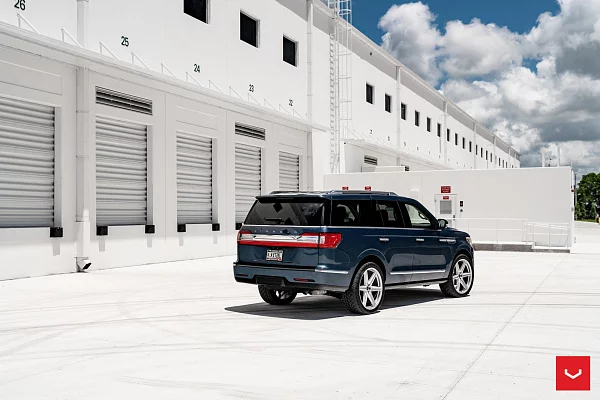 Фото дисков Vossen HF6-2 Глянцевый лак на Lincoln Navigator IV