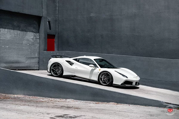 Фото дисков Vossen M-X1 Глянцевый темный лак на Ferrari 488