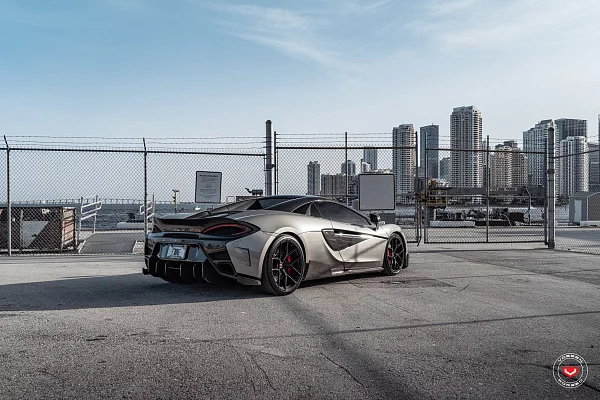 Фото дисков Vossen S21-01 Черный глянец на McLaren 570S